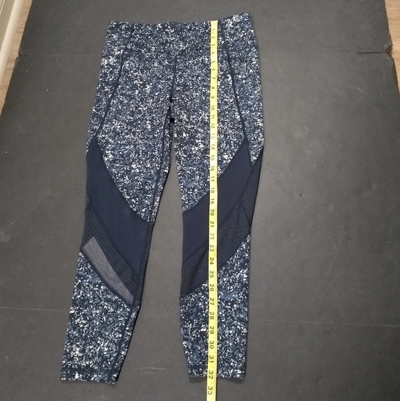 ATHLETA navy mosaic print mesh inset capri leggings, M - Picture 13 of 13